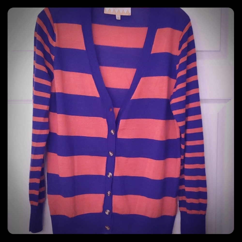 Long sleeve  button sweater